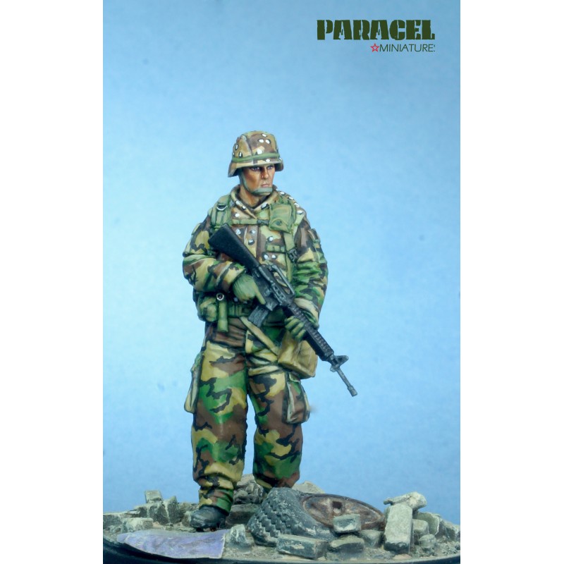 PARACEL MINIATURES DESERT EAGLE SERIES DE3506 PVT ROGER USMC 1990 1:35