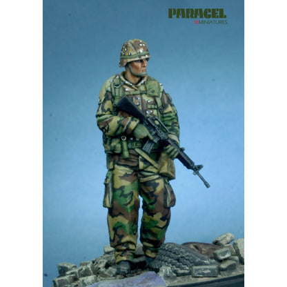 PARACEL MINIATURES DESERT EAGLE SERIES DE3506 PVT ROGER USMC 1990 1:35