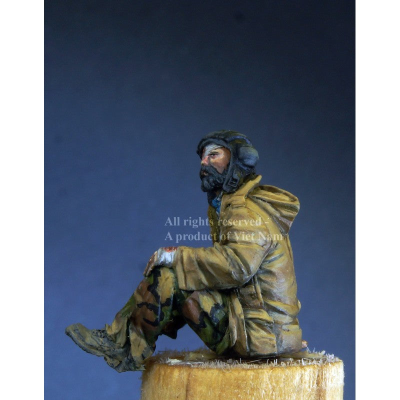 PARACEL MINIATURES 1:35 MODERN WAR SERIES MW3542 POW 5 WOUNDED TANKER (1 FIGURE)