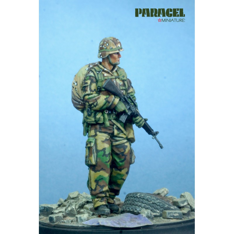 PARACEL MINIATURES DESERT EAGLE SERIES DE3506 PVT ROGER USMC 1990 1:35