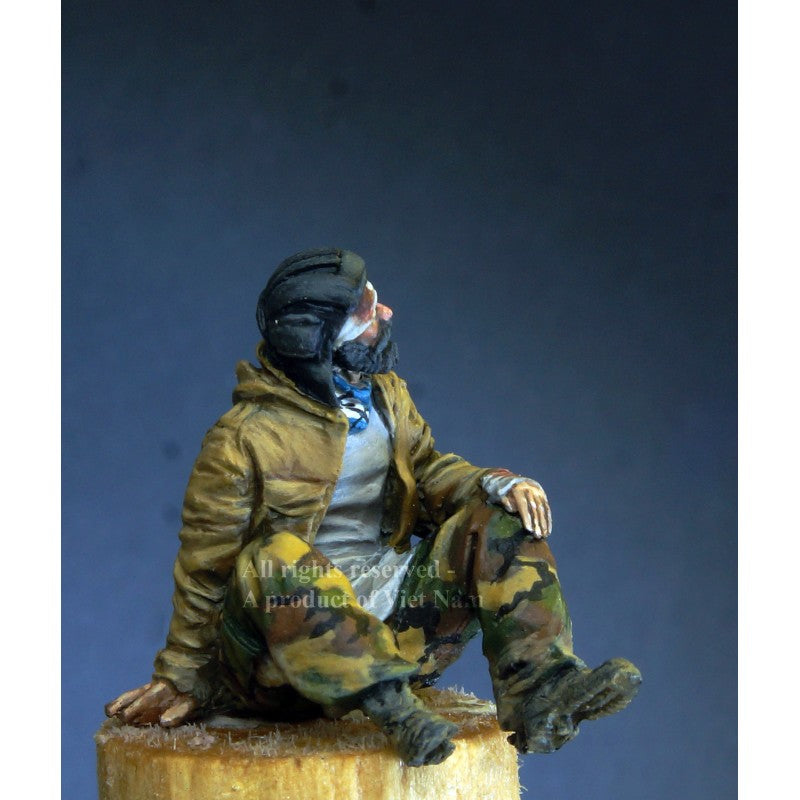 PARACEL MINIATURES 1:35 MODERN WAR SERIES MW3542 POW 5 WOUNDED TANKER (1 FIGURE)
