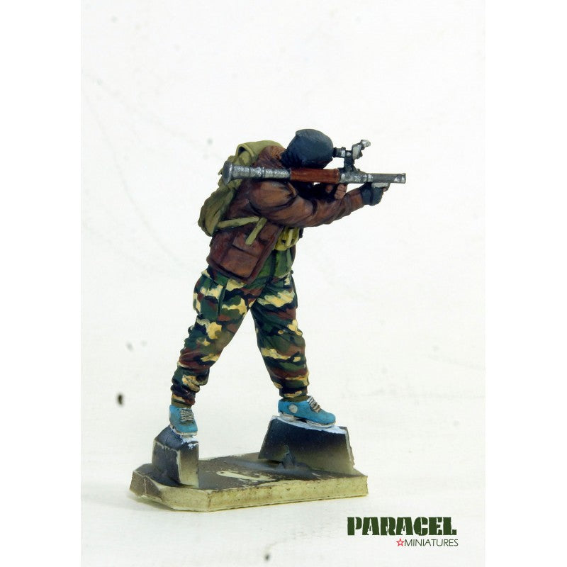 PARACEL MINIATURES MODERN WAR SERIES MW3523 STREET FIGHTER 4 RPG GUY (1 FIGURE)