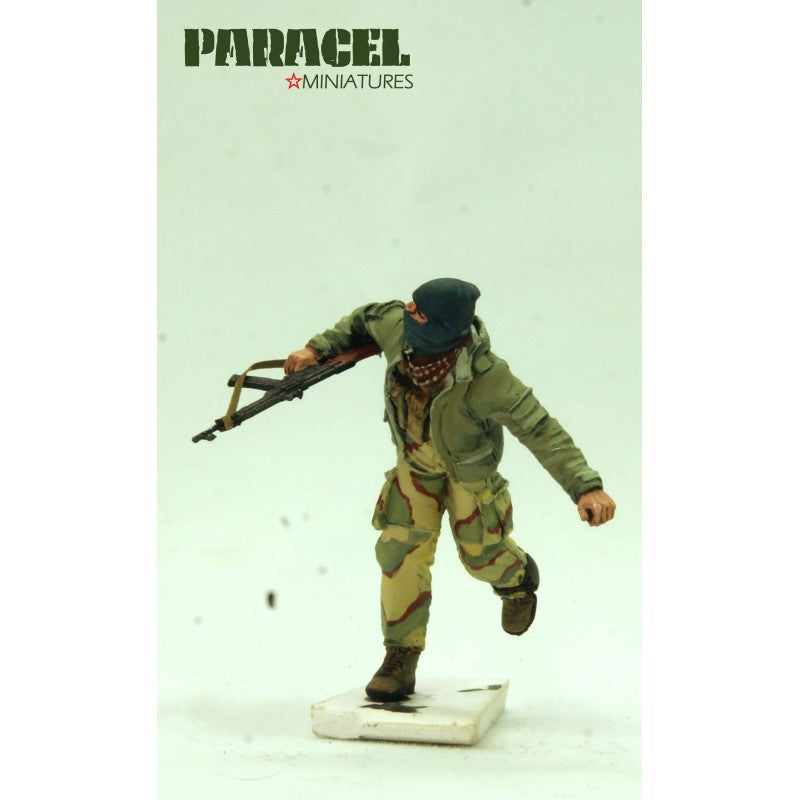PARACEL MINIATURES 1:35 MODERN SERIES MW3504 TF RUN FOR YOUR LIFE (1 FIGURE)