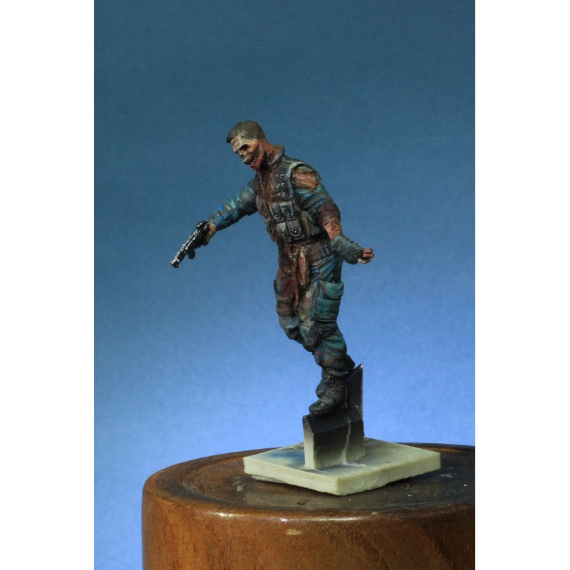 PARACEL MINIATURES 1:35 POST-APOCALYPSE SERIES APO-3501 SWAT ZOMBIE