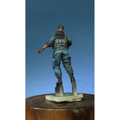 PARACEL MINIATURES 1:35 POST-APOCALYPSE SERIES APO-3501 SWAT ZOMBIE