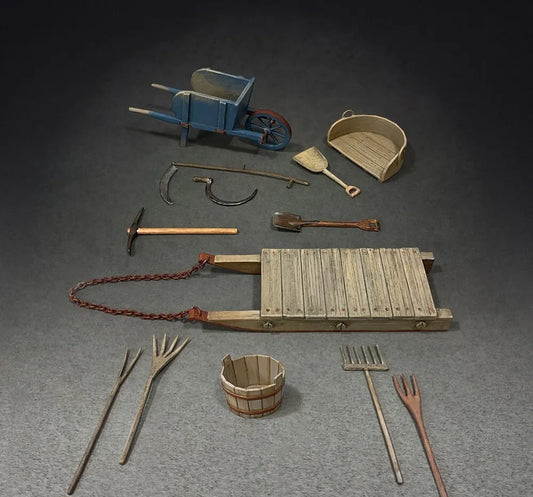 BRITAINS DIORAMA ACCESSORIES 53028 18TH - 19TH CENTURY FARM TOOL SET NO.1