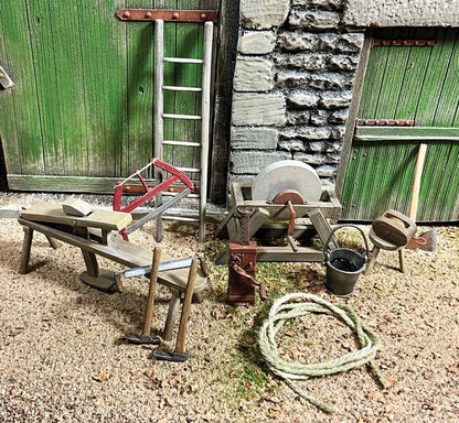 BRITAINS DIORAMA ACCESSORIES 53038 18TH - 19TH CENTURY FARM TOOL SET NO.2