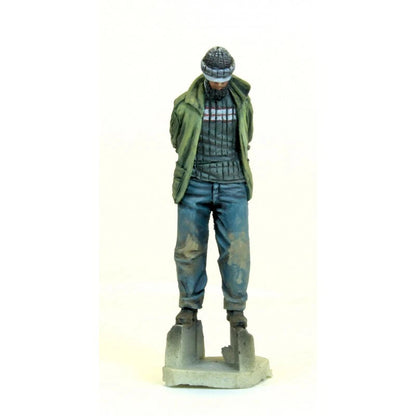 PARACEL MINIATURES MODERN  SERIES MW3535 POW 1- 1 RESIN FIGURE
