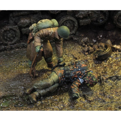 PARACEL MINIATURES WWII SERIES SET BWW-3504 THE SOUVENIR- 2 FIGURES