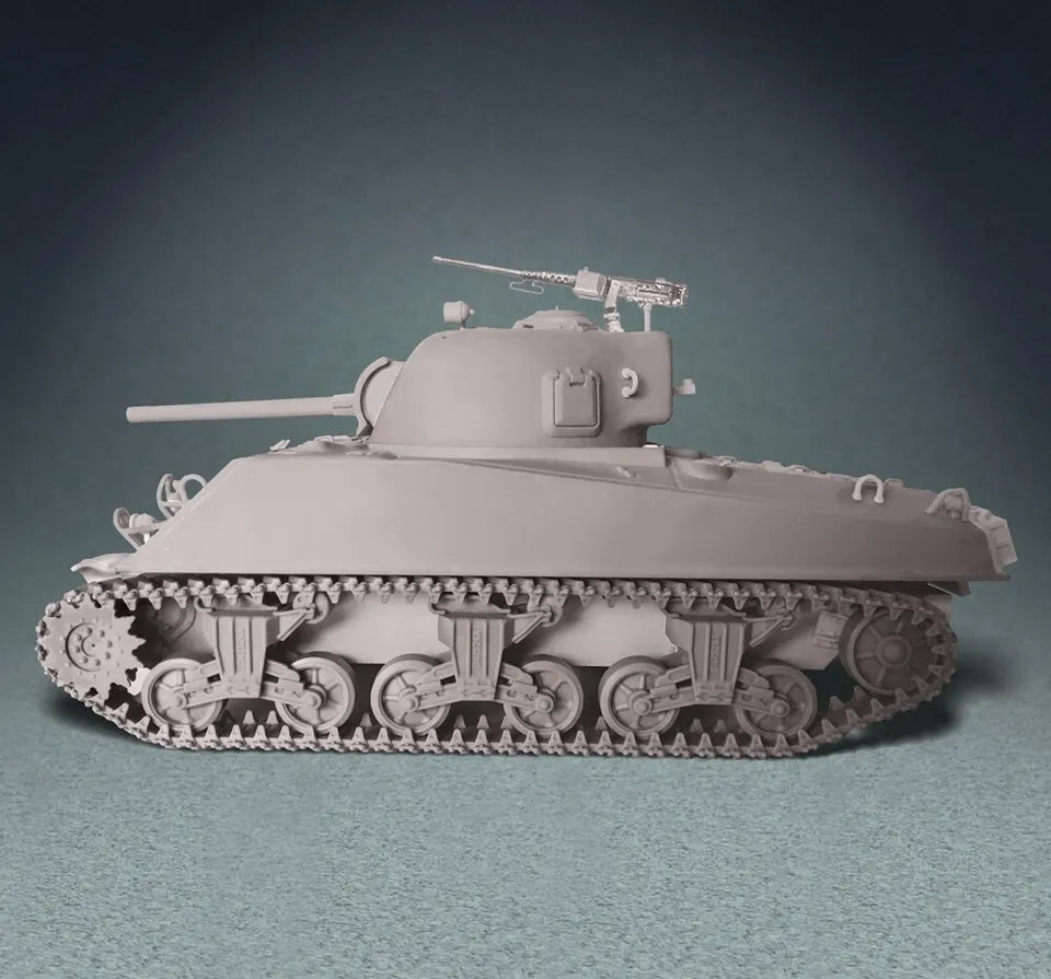 W. BRITAINS TOY SOLDIERS 70001 THE SHERMAN M4A3 MEDIUM TANK KIT-1:30