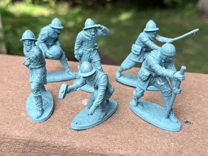 LOD Enterprises Plastic Figure Set LOD101 MEDIEVAL SIEGE CREW (BLUE) 7 FIGURES