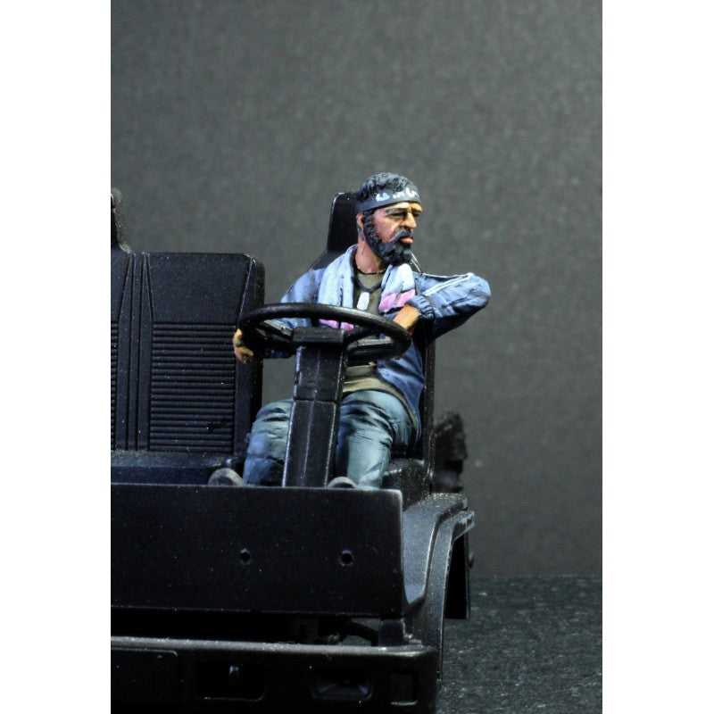 PARACEL MINIATURES 1:35 MODERN WAR SERIES MW3525 TRUCK DRIVER (1 FIGURE/3 HEADS)