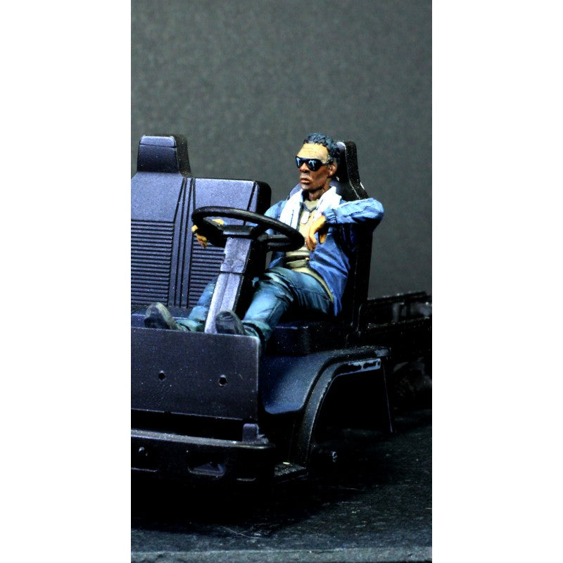 PARACEL MINIATURES 1:35 MODERN WAR SERIES MW3525 TRUCK DRIVER (1 FIGURE/3 HEADS)