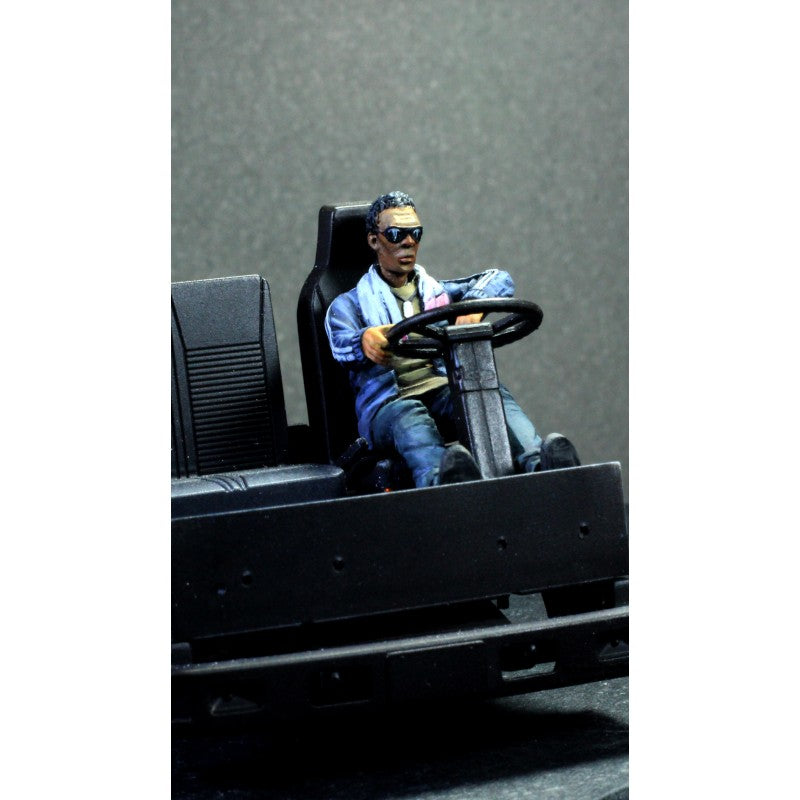 PARACEL MINIATURES 1:35 MODERN WAR SERIES MW3525 TRUCK DRIVER (1 FIGURE/3 HEADS)
