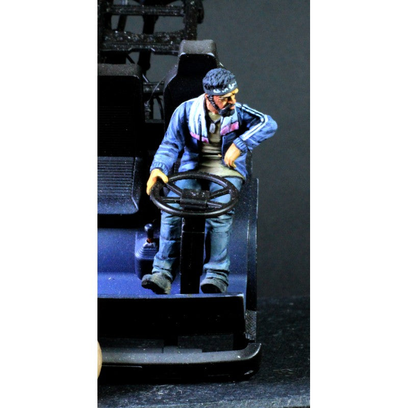 PARACEL MINIATURES 1:35 MODERN WAR SERIES MW3525 TRUCK DRIVER (1 FIGURE/3 HEADS)