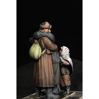 PARACEL MINIATURES 1:35 WWII SERIES SET WW35-036 REUNION (SOVIET MOTHER'S HUG)