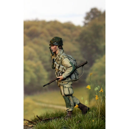 PARACEL MINIATURES 1:35 WWII SERIES SET WW35-015 US GI PVT PARKER -AMMO SUPPLIER